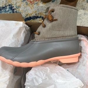 NIB Sperry boots